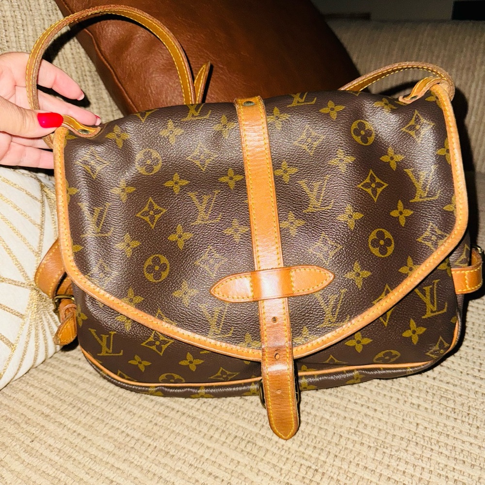 The beautiful trendy boho crossbody Louis Vuitton Samur 30
